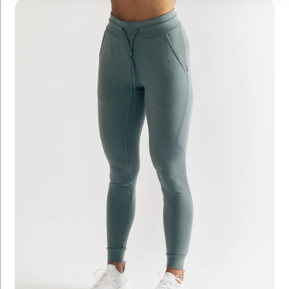 Alphalete identity joggers